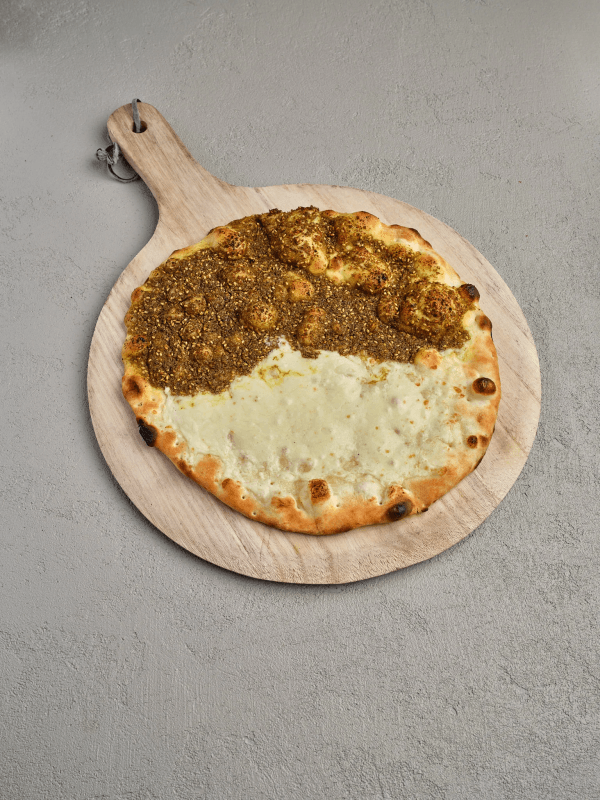 Manakish zaatar met mozzarella kaas
